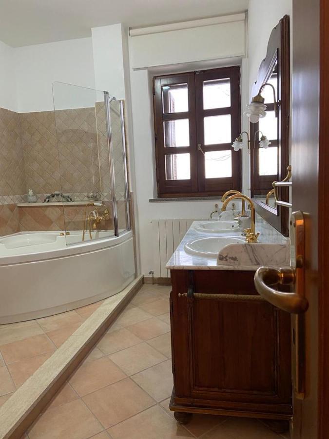 Villa Rosella appartamento 2 - con piscina - 150 m dal mare Casa Margherita Esterno foto