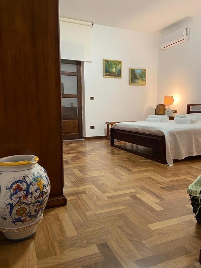 Villa Rosella appartamento 2 - con piscina - 150 m dal mare Casa Margherita Esterno foto