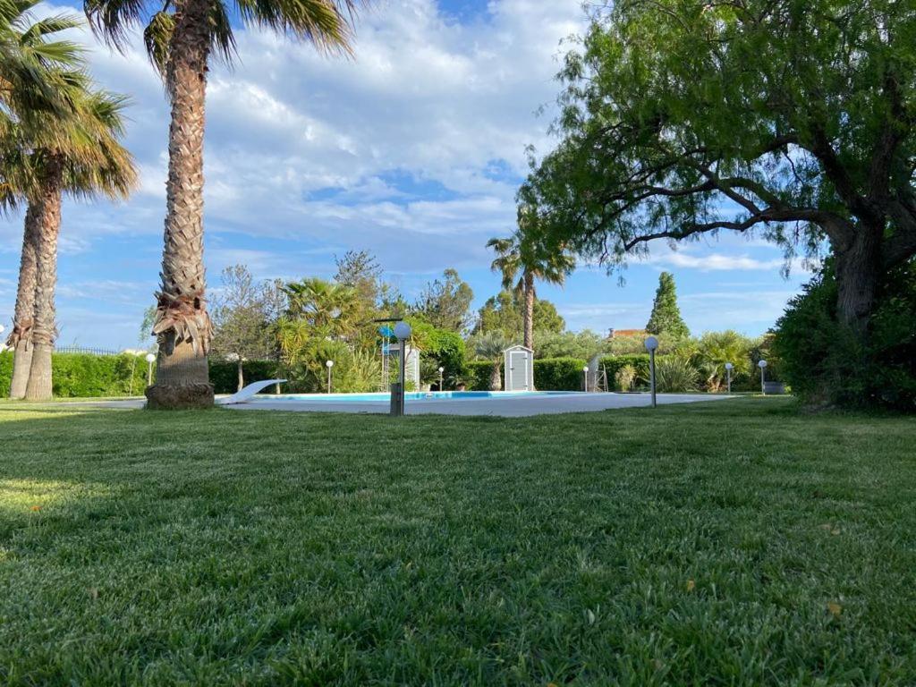 Villa Rosella appartamento 2 - con piscina - 150 m dal mare Casa Margherita Esterno foto