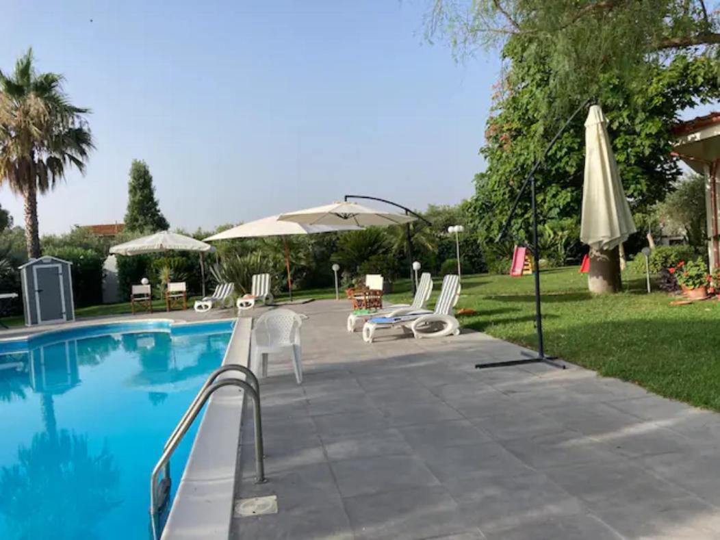 Villa Rosella appartamento 2 - con piscina - 150 m dal mare Casa Margherita Esterno foto