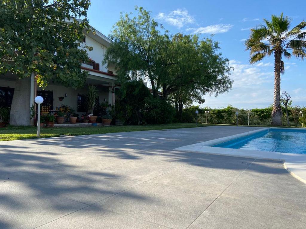 Villa Rosella appartamento 2 - con piscina - 150 m dal mare Casa Margherita Esterno foto